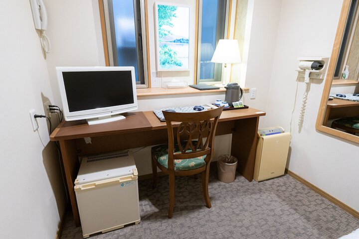 Room 2 of 20