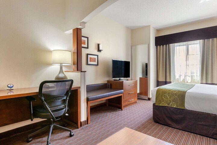 2 Queen Beds Suite Accessible (26 of 27)