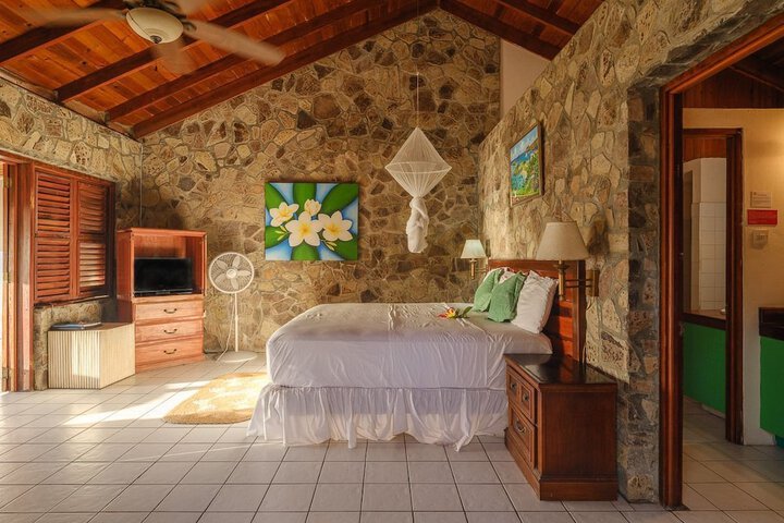 Room 6 of 32