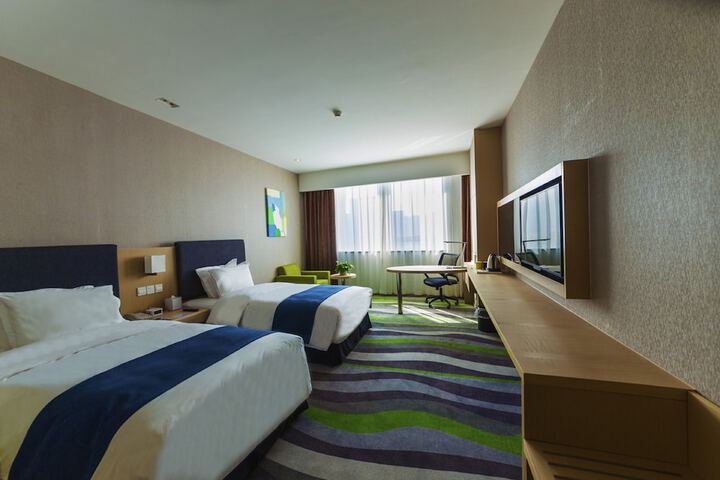 Room 12 of 64