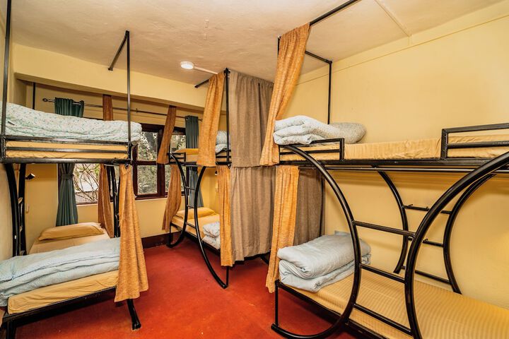 Room 33 of 65