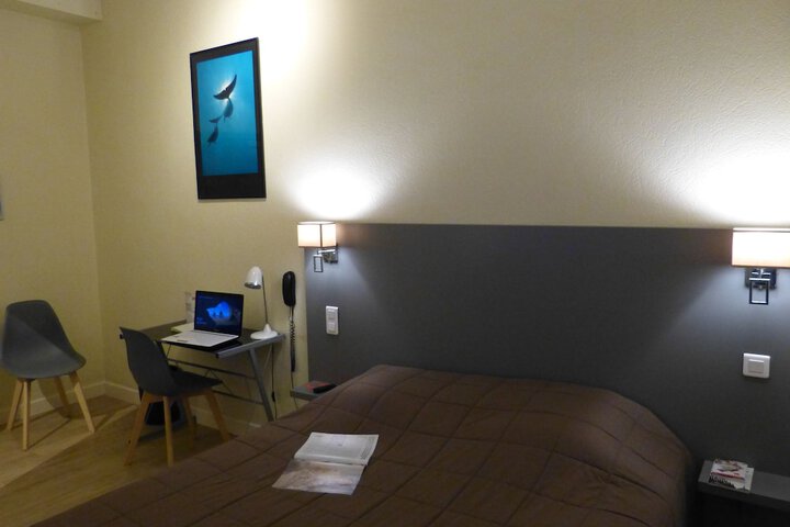 Room 6 of 60