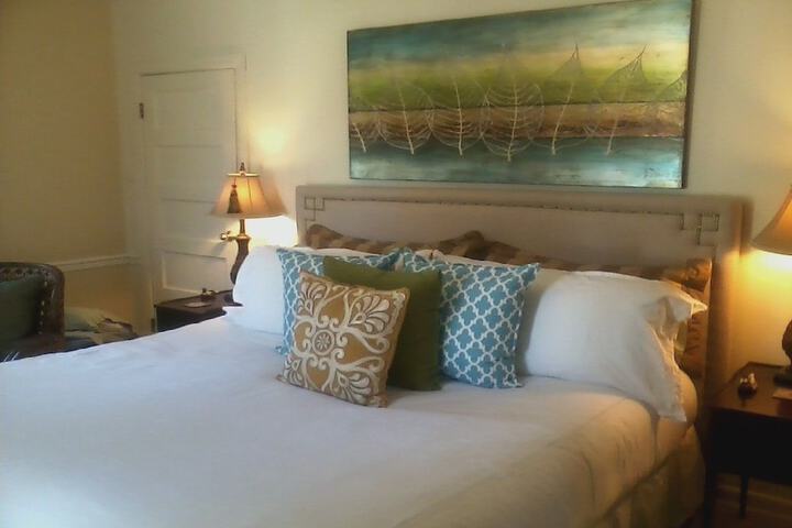 Room 2 of 8
