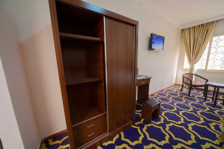 Room 2 of 7