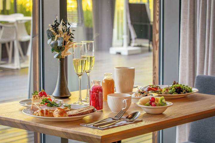 Breakfast/Coffee Service 40 of 67