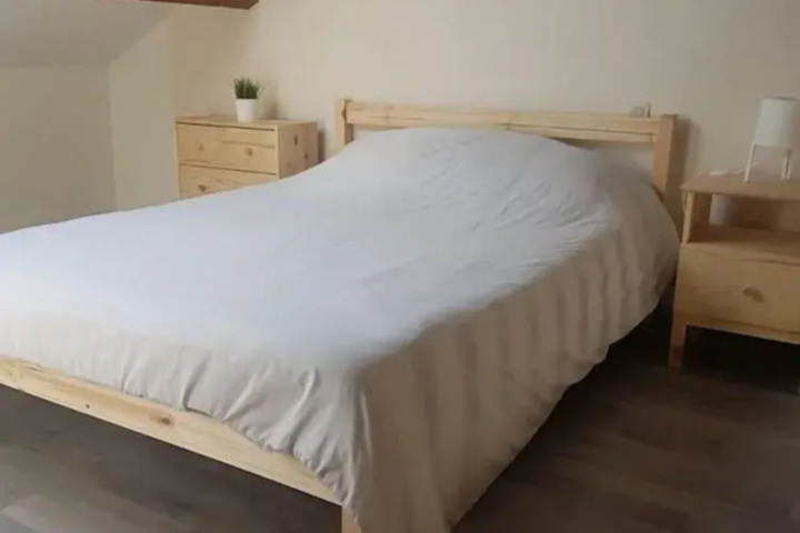 Room 4 of 12