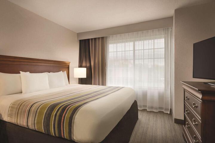 1 King Bed Accessible (1 of 17)