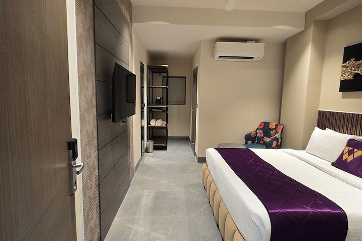 Room 6 of 6