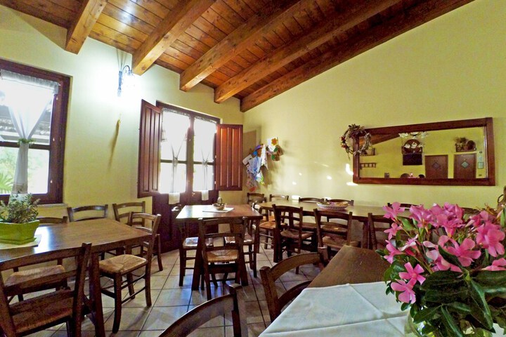 Dining 15 of 46