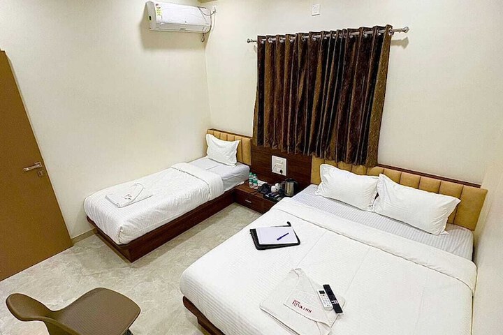 Room 4 of 10