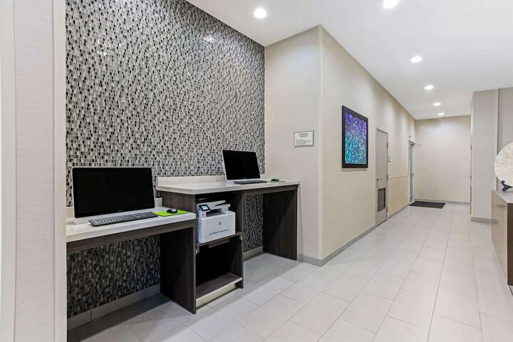 Business Center 26 of 30