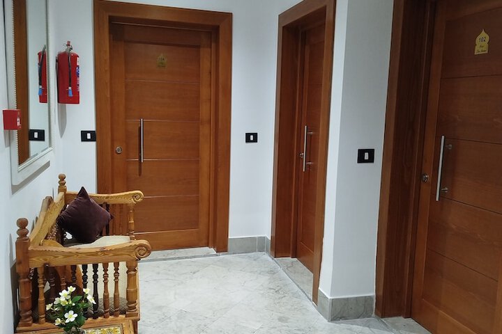 Room 9 of 20