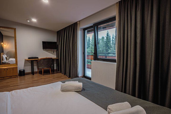 Room 27 of 104