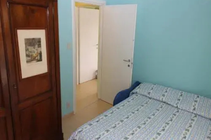 Room 2 of 12