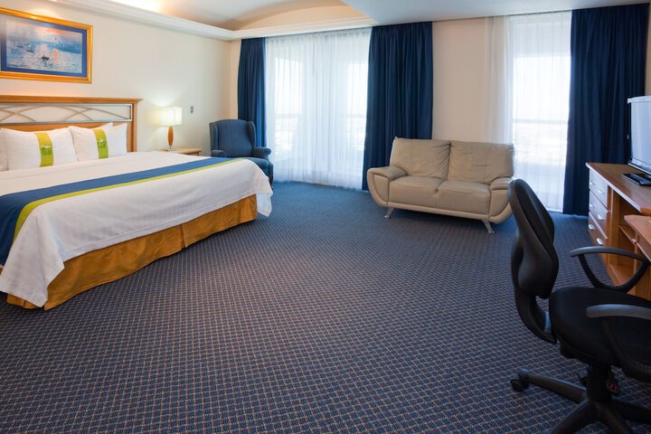 Room 2 of 118