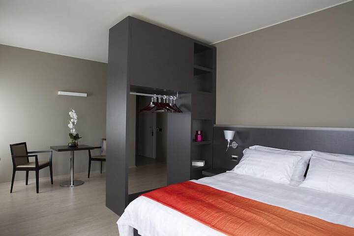 Room 12 of 40