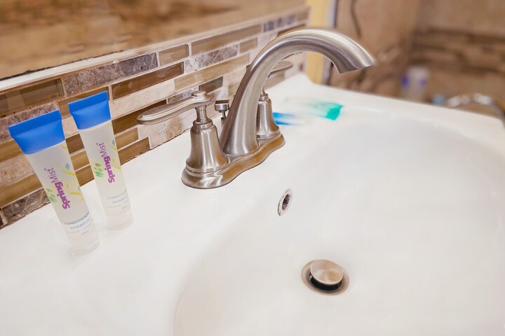 Bathroom sink