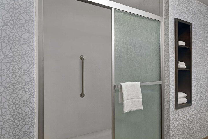 1 King Shower Only with Refrigerator, Microwave (7 of 18)