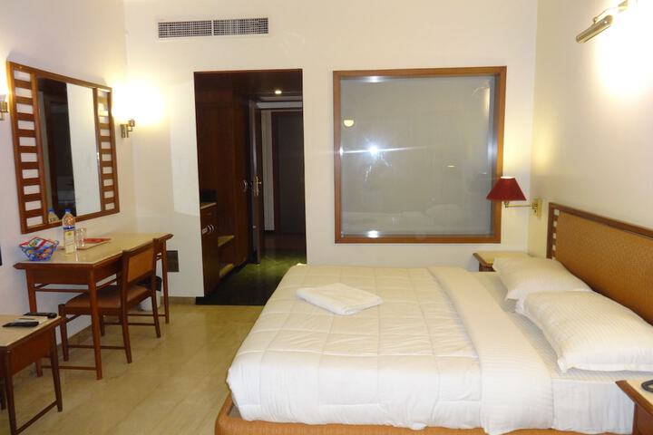 Room 13 of 181
