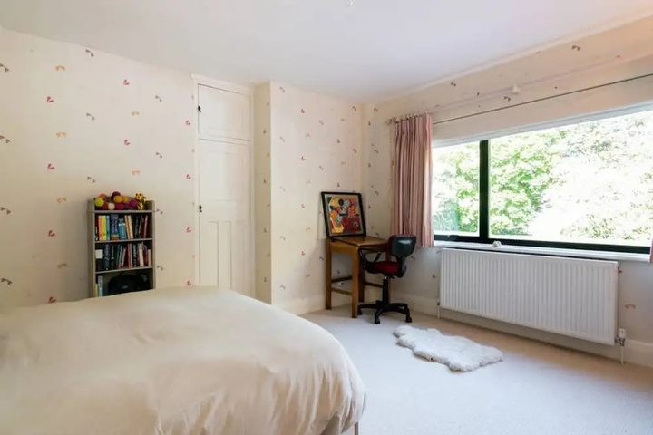 Room 4 of 13