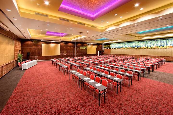 Ballroom/Hall 48 of 67
