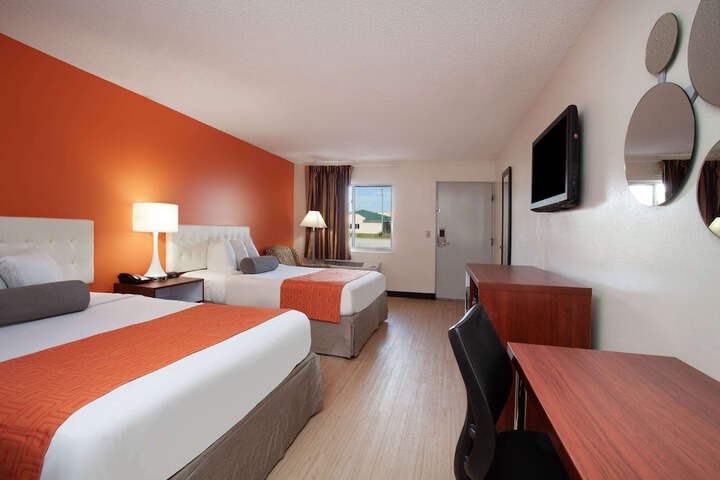 2 Queen Beds Accessible (7 of 12)
