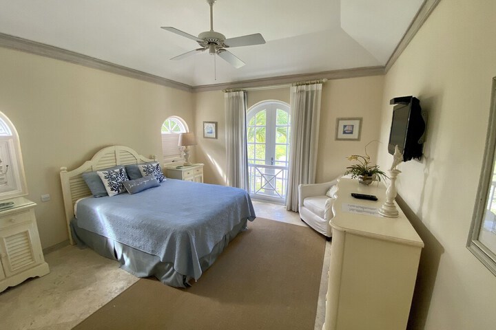 Room 4 of 16
