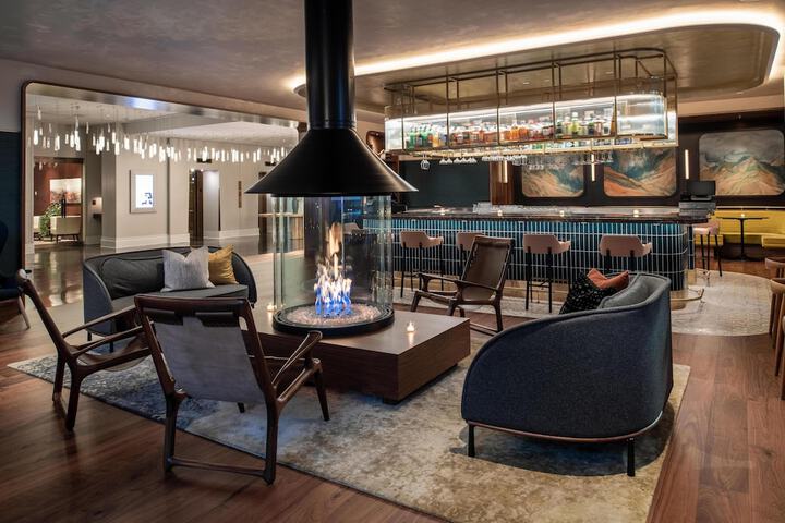 Entrance & Lobby