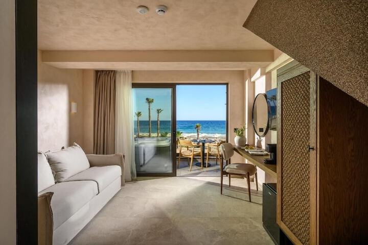 Room 43 of 77