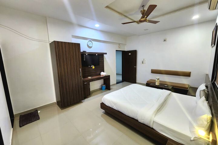 Room 9 of 17