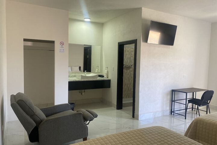 Room 22 of 211