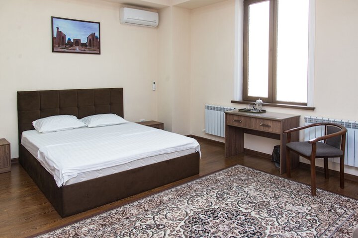 Room 5 of 33