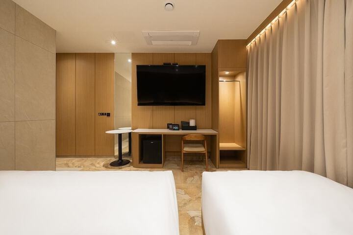 Room 46 of 73