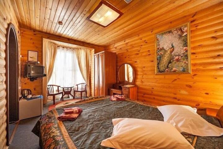 Room 5 of 16