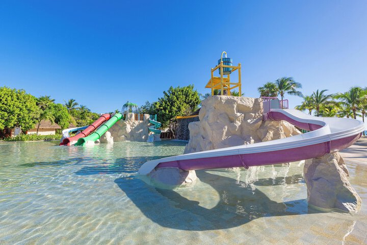 Hotel Pool