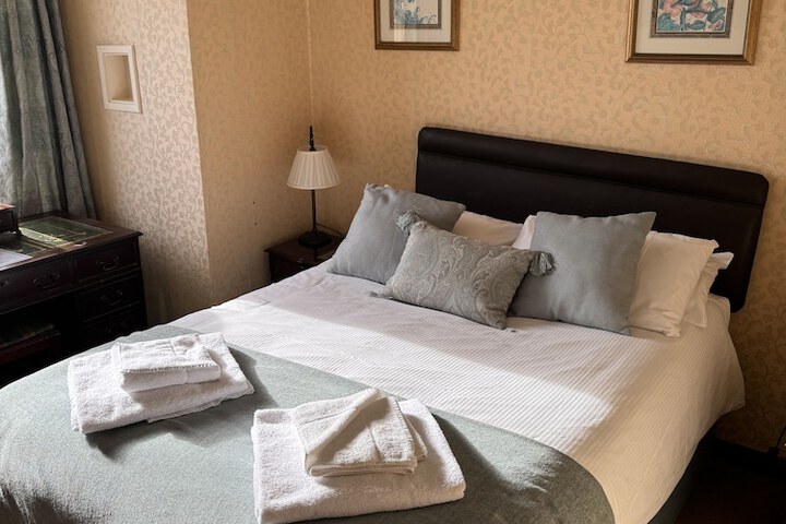 Room 10 of 17