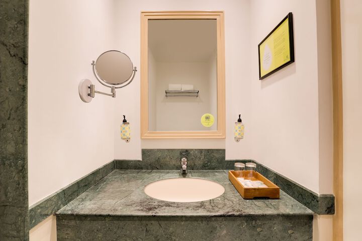 Room 25 of 40