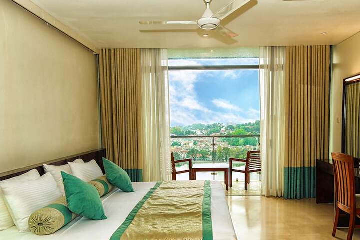 Room 12 of 29