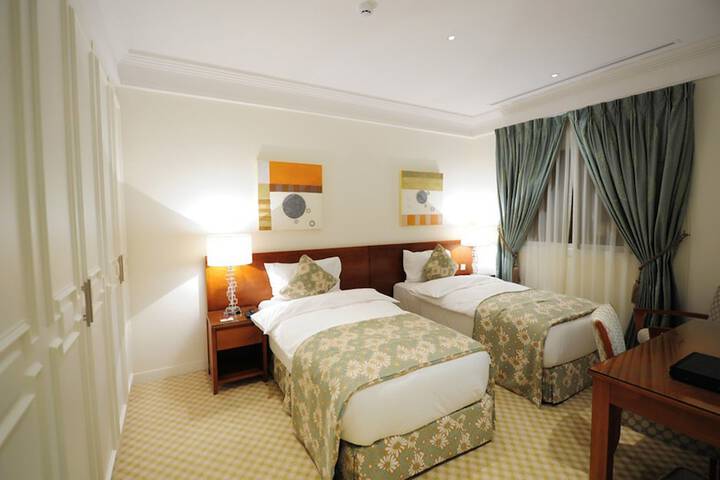 Room 6 of 32