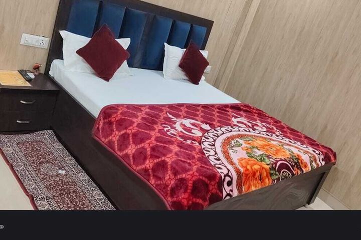 Room 3 of 13