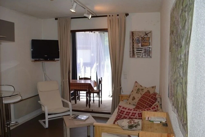 Room 4 of 13