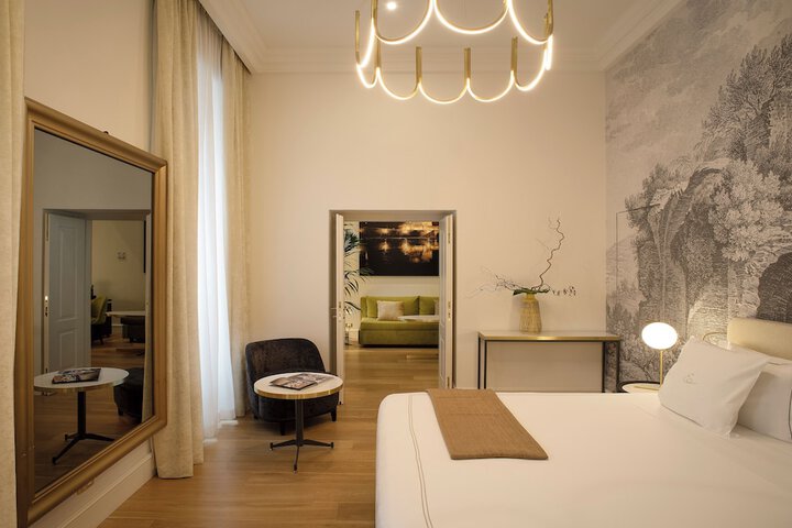 Room 32 of 122