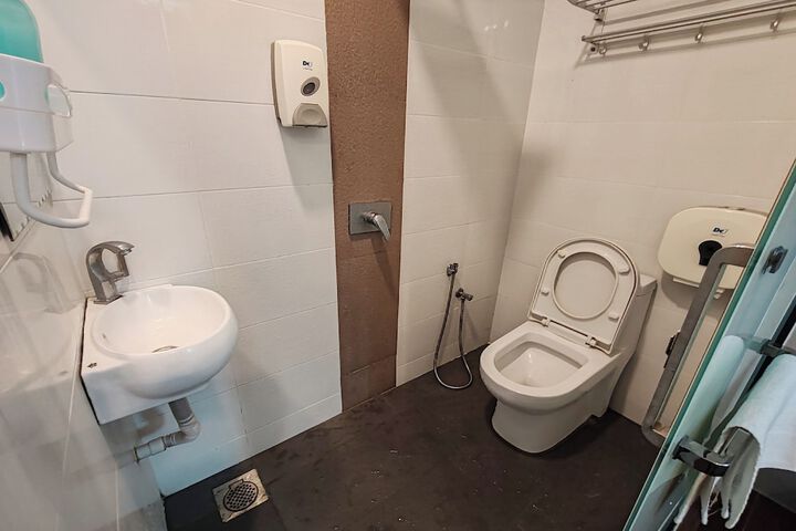 Room 27 of 48