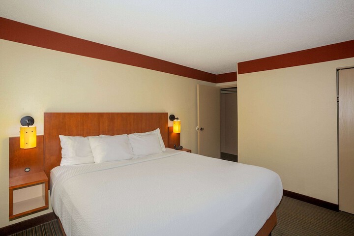 1 King Bed (7 of 7)