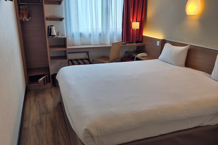 Room 7 of 46