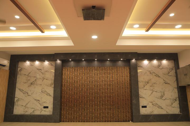 Business Center 108 of 114