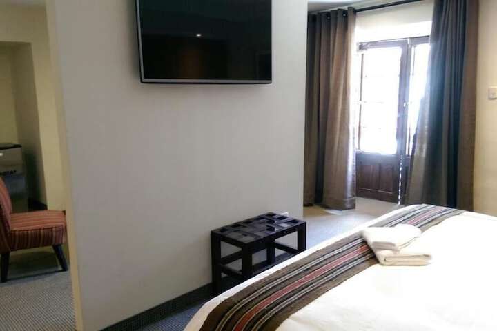 Room 4 of 35