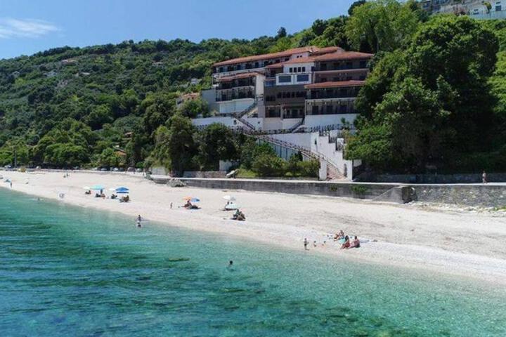 Karaoulanis Beach