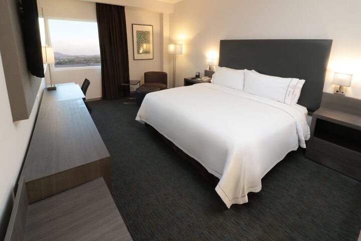Room 10 of 80