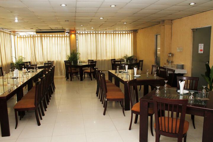 Dining 17 of 20